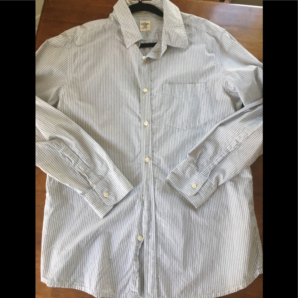 💥$5/$25 EUC Men’s fitted Old Navy fitted shirt